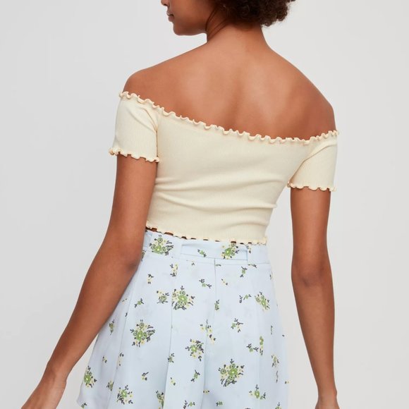 Aritzia 'Sunday Best' Off-Shoulder Crop Top - Picture 4 of 11